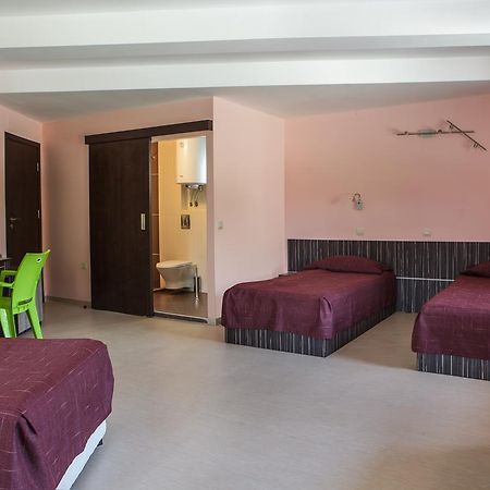 Family Hotel Kipra Екстериор снимка