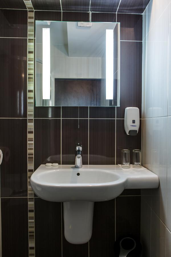 Family Hotel Kipra Екстериор снимка