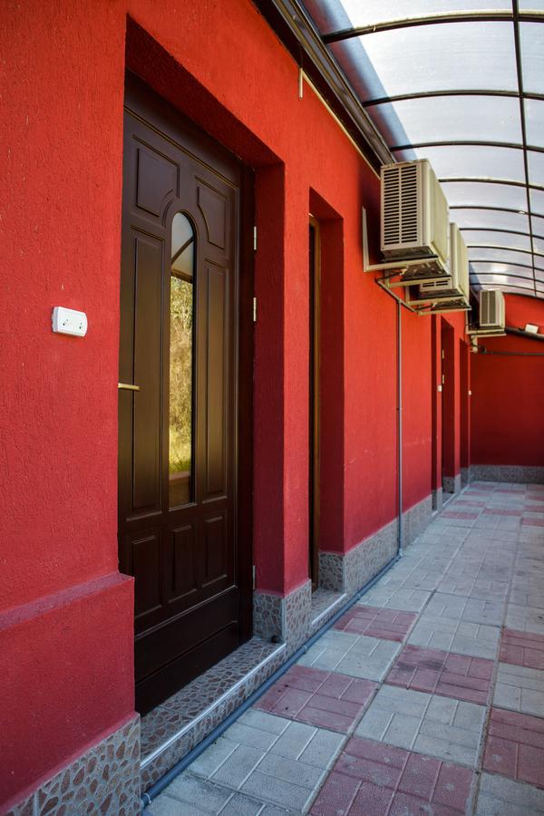 Family Hotel Kipra Екстериор снимка